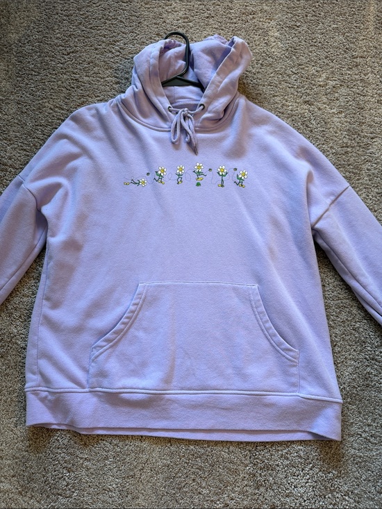 Zumiez Sweaters - Zumiez Lavender Daisy Embroidered Hoodie